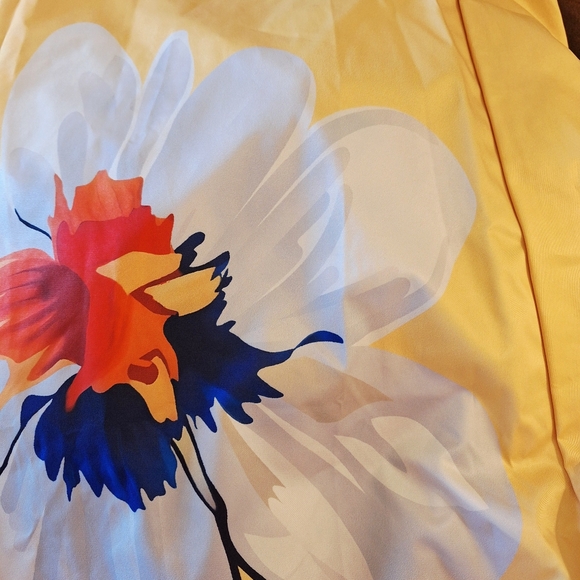 NWT Oshoplive Yellow Dress with Floral Design Slight Shimmer Size Medium - Picture 5 of 5